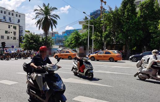 不文明交通行為曝光臺 | 三亞荔枝溝路交通亂象：行人、電動車闖紅燈時時上演